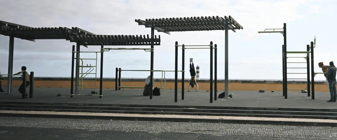 Calisthenics Parks in Deutschland: Die besten Geräte erklärt – Dein Guide für Outdoor-Training - 7 ZORAS