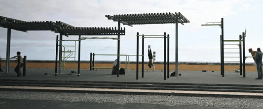 Calisthenics Parks in Deutschland: Die besten Geräte erklärt – Dein Guide für Outdoor-Training - 7 ZORAS